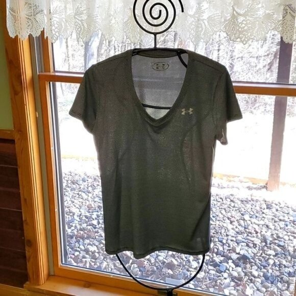 LAST CHANCE Under Armour Graphic Logo Sz M V-neck Gray Short Sleeve Pullover Top - Picture 1 of 9